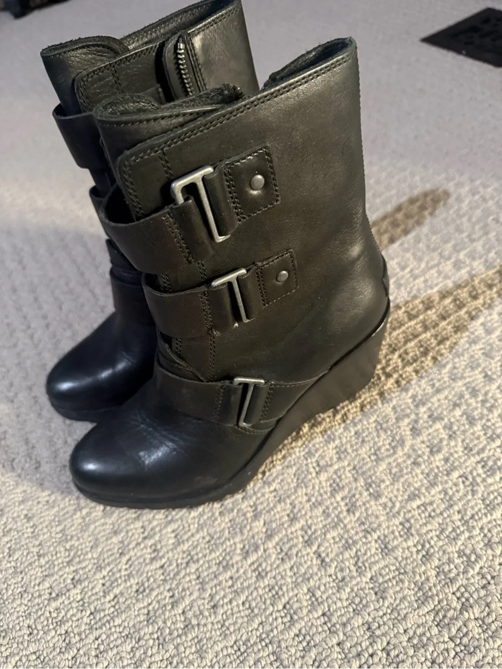 Sorel black mid